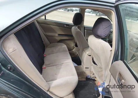 2005 Toyota Camry Le z USA, uszkodzony, nr VIN 4T1BE30KX5U045701